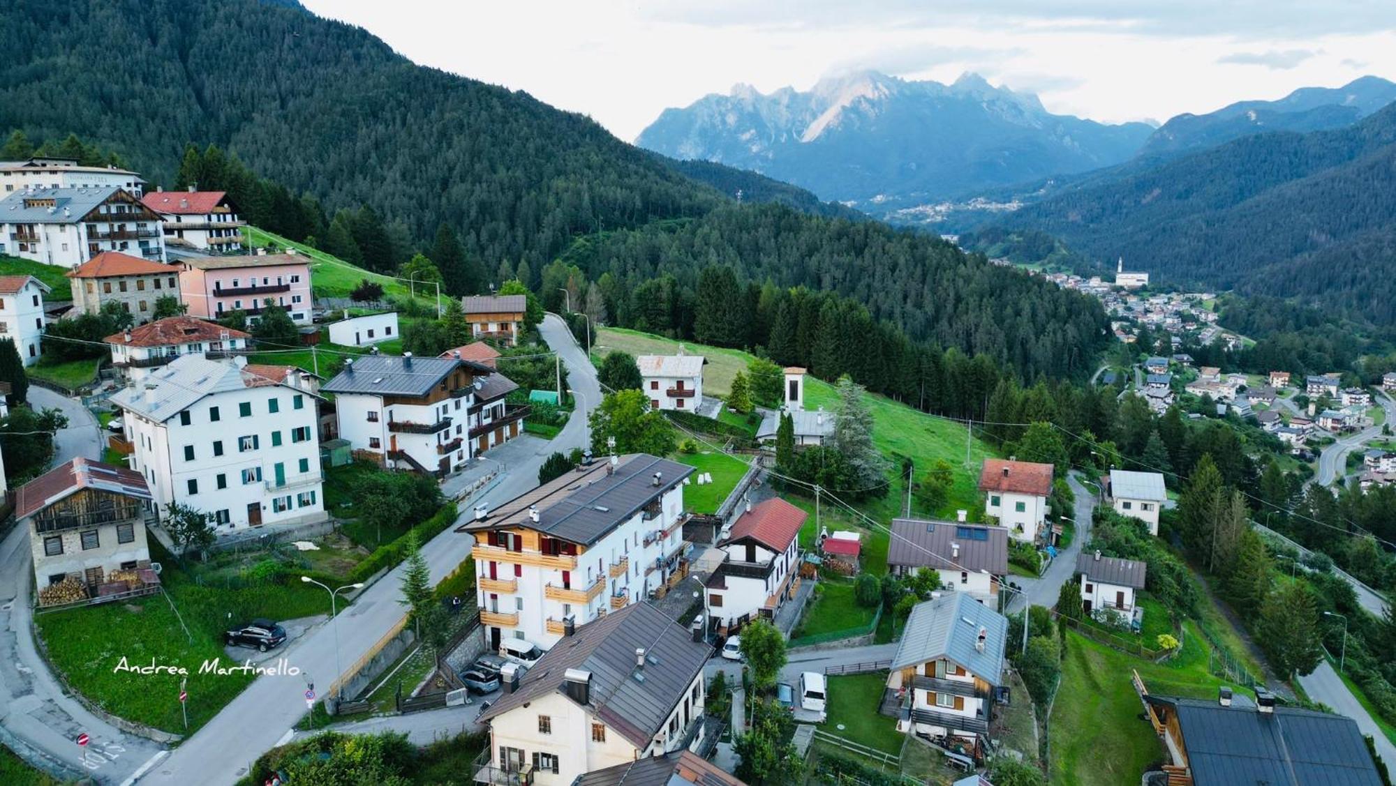 Mansarda la soffitta Aparthotel Domegge di Cadore Exteriör bild